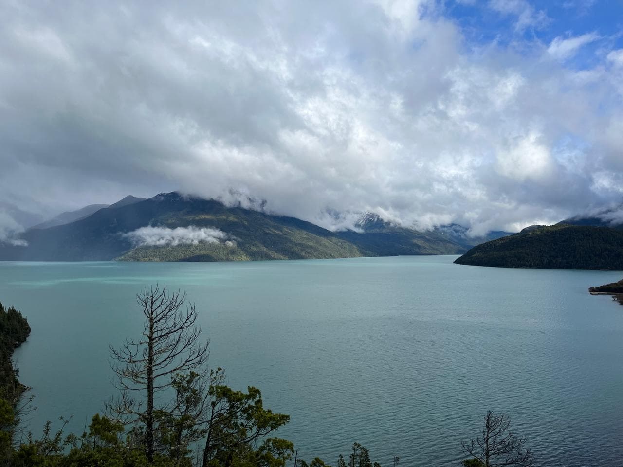 Guía completa de Lago Puelo: microclima, playas y senderos en Chubut