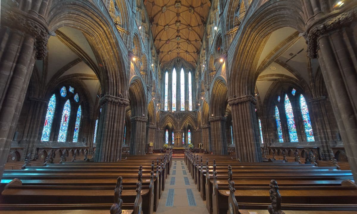 Vista interior de la Catedral de Glasgow, Escocia.