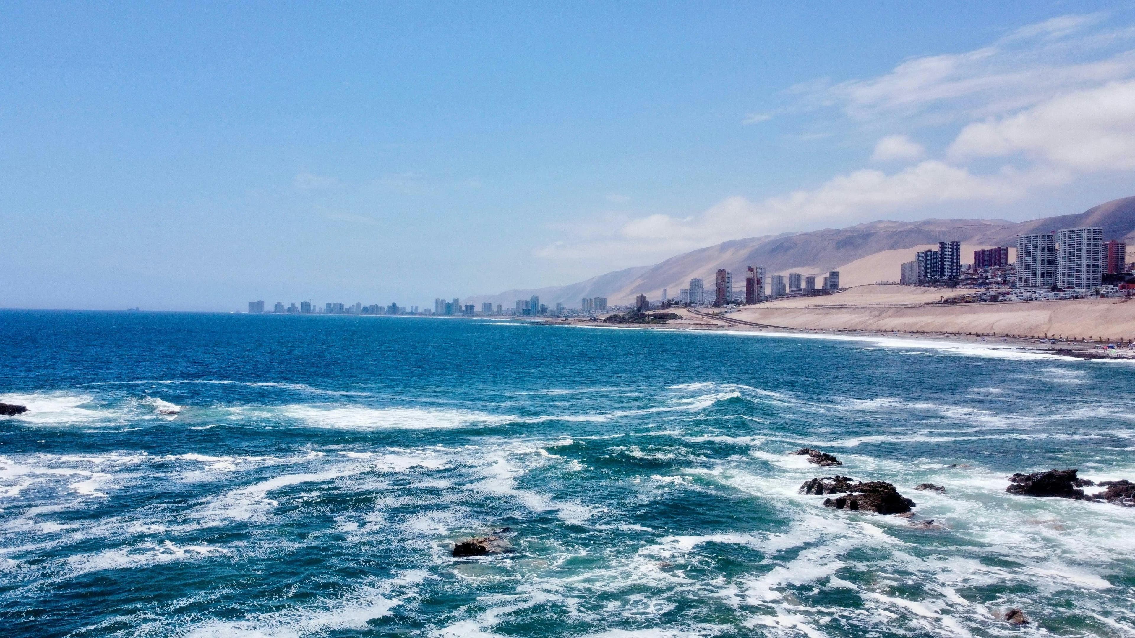 Iquique Guide 2026: Beaches, Zofri, Paragliding, and Saltpeter Mines
