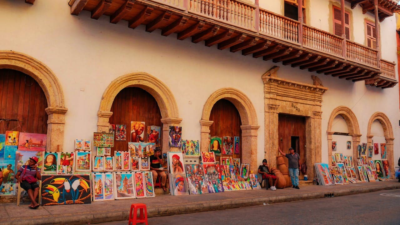Street vendors selling paintings of local scenes, a very characteristic feature of the area.