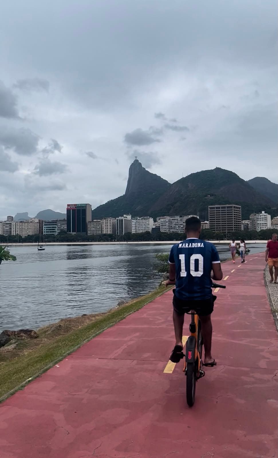 Recorrer Río de Janeiro en bicicleta: barrios, costa y uno de los tramos más increíbles del mundo - Imagen 13