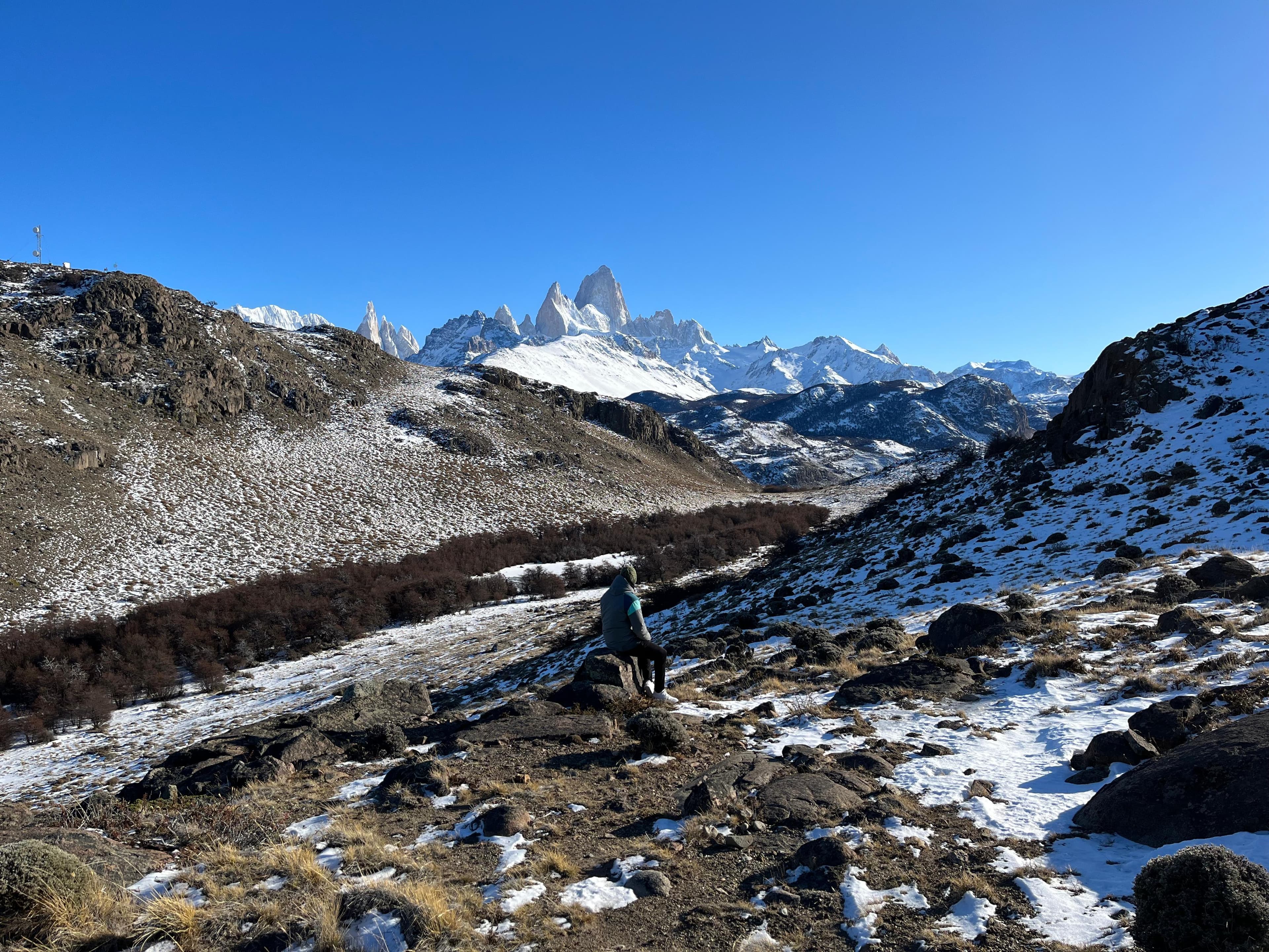 The Fitz Roy, with its 3,405 meters of pure granite, is the eternal guardian of El Chaltén and one of the most coveted challenges for climbers across the planet.