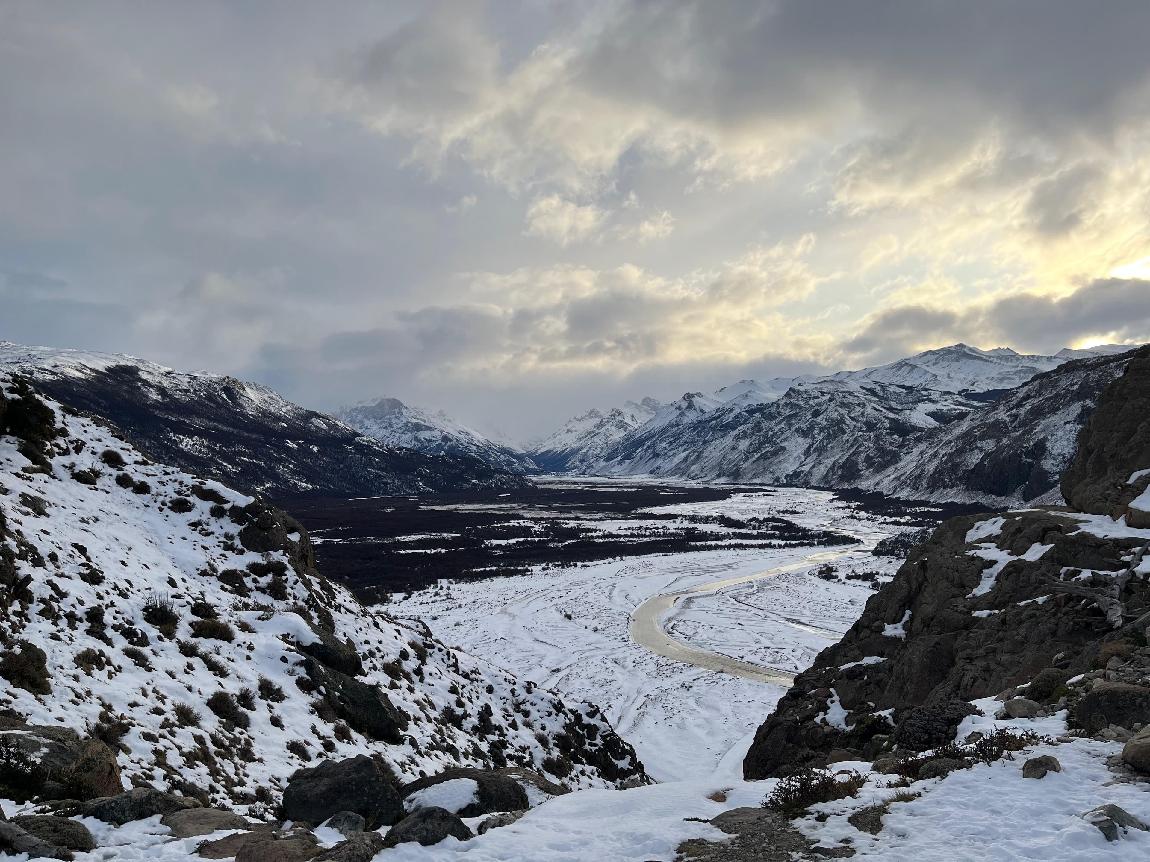 The Río de las Vueltas viewpoint offers an aerial view of the canyon and the meanders that the water draws as it leaves the mountains towards the steppe.
