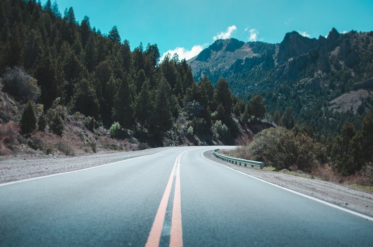 Circular route that covers the entire Circuito Chico, approximately 30 km that brings together many of the main attractions of Bariloche.