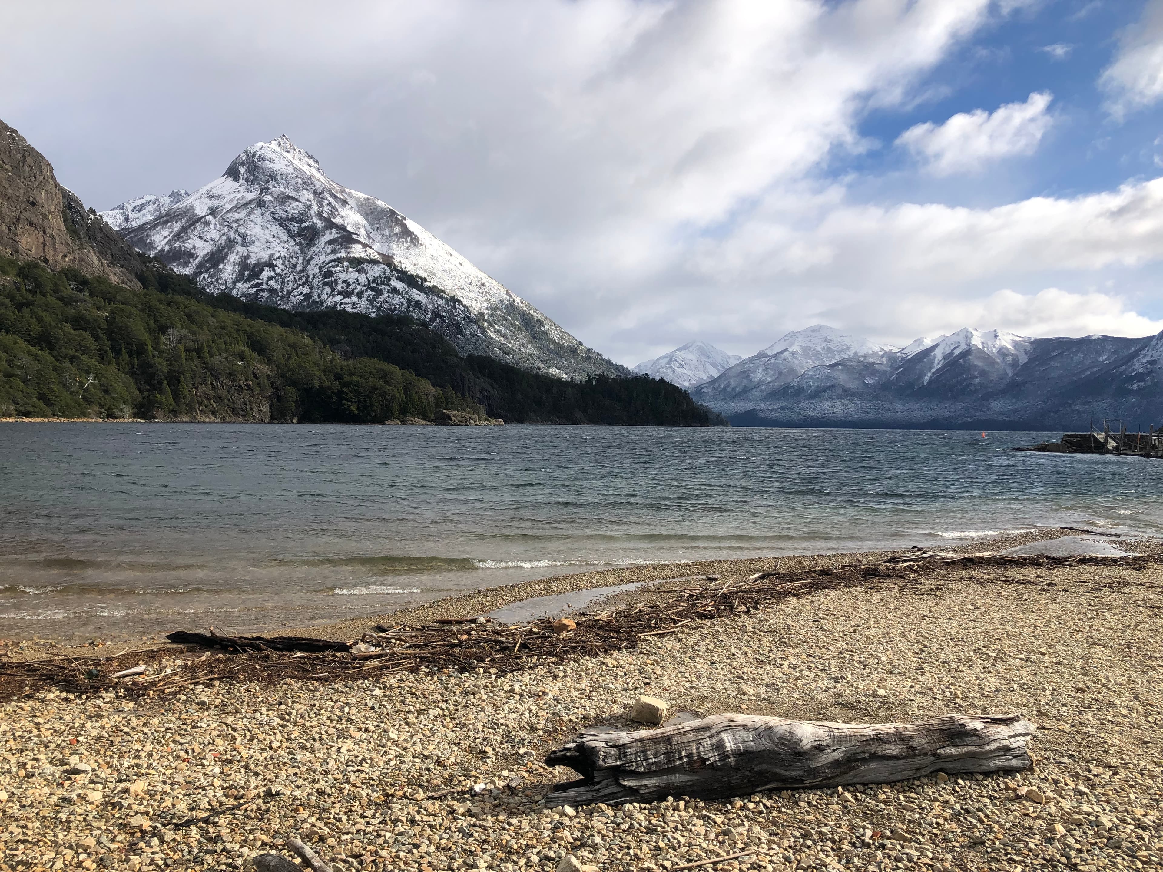 Bahía López, a must-stop along the route. It features a characteristic rocky beach typical of Bariloche. From here, trails such as Mirador Brazo Tristeza begin.