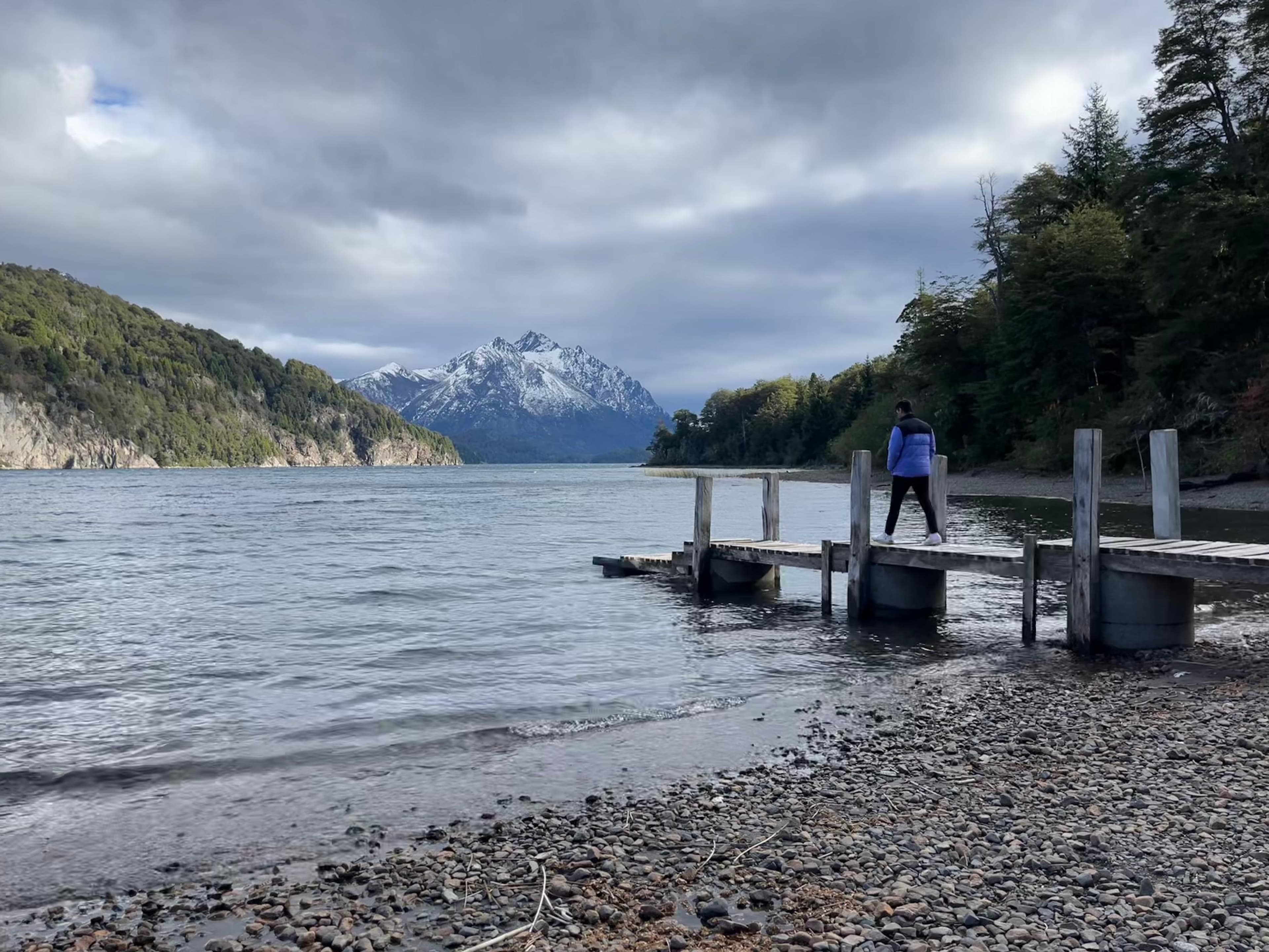 Lago Moreno. Divided into East and West, it offers accessible beaches, views of Cerro López, and, being warmer, it is very popular in summer.