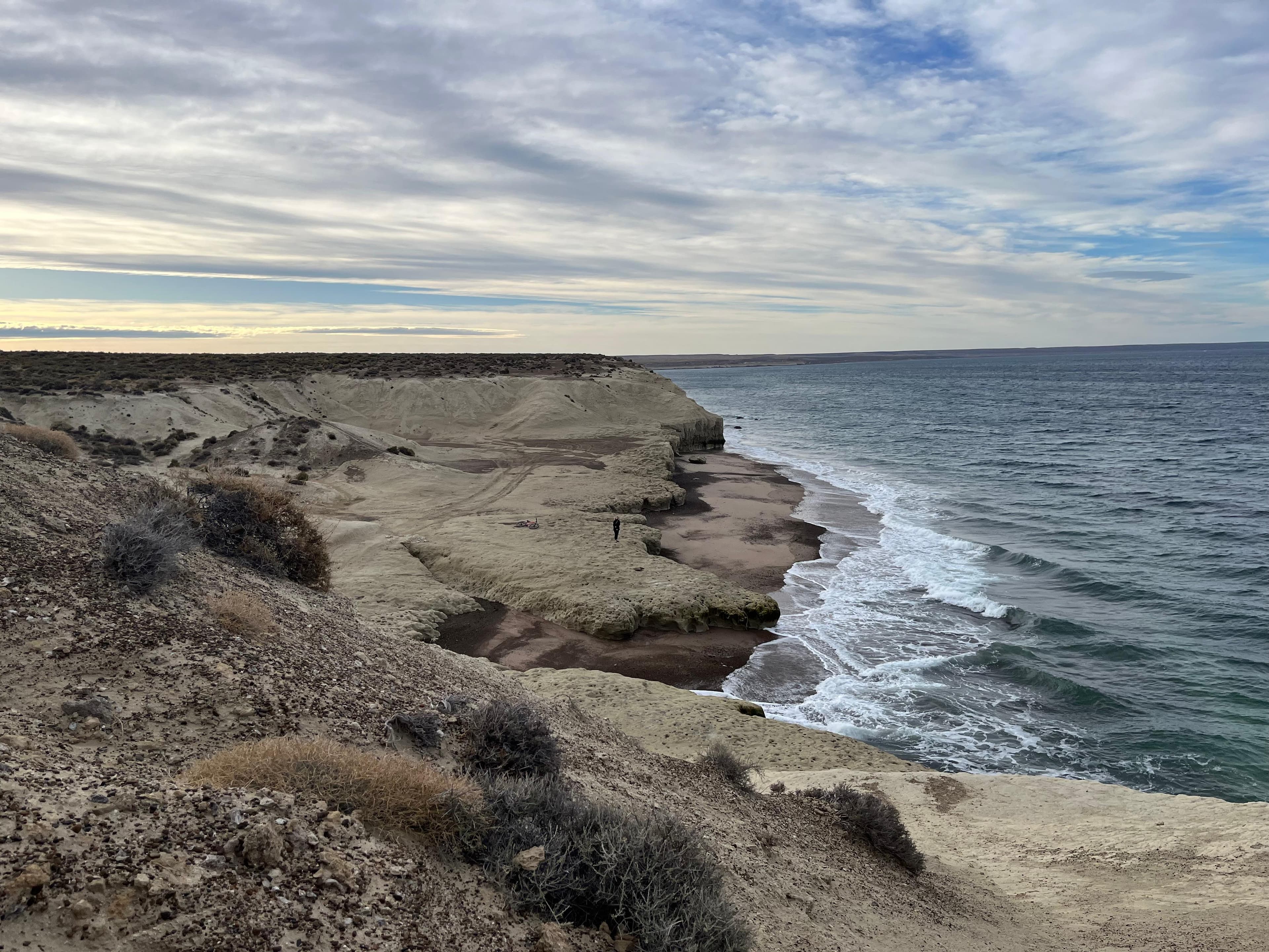 If we add the wild beaches that surround the city (like El Doradillo to the north and Playa Paraná to the south), Puerto Madryn offers approximately 30 kilometers of accessible beaches.