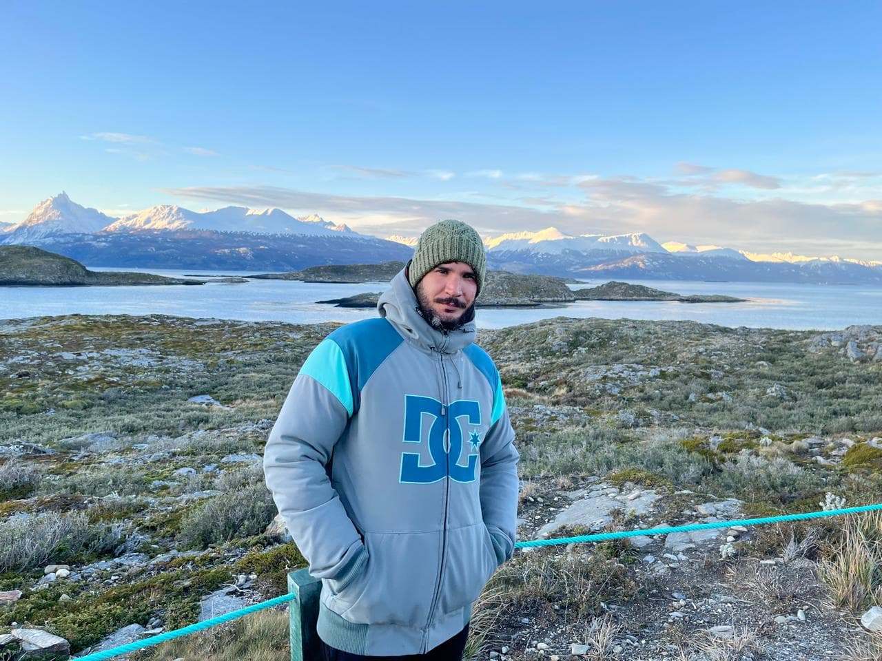 The Bridges Archipelago, located in the heart of the Beagle Channel, a few kilometers from the coast of Ushuaia. It is a group of islands and islets that form a key ecosystem for marine fauna and local history. The tours starting from the tourist pier usually visit several points within the archipelago.