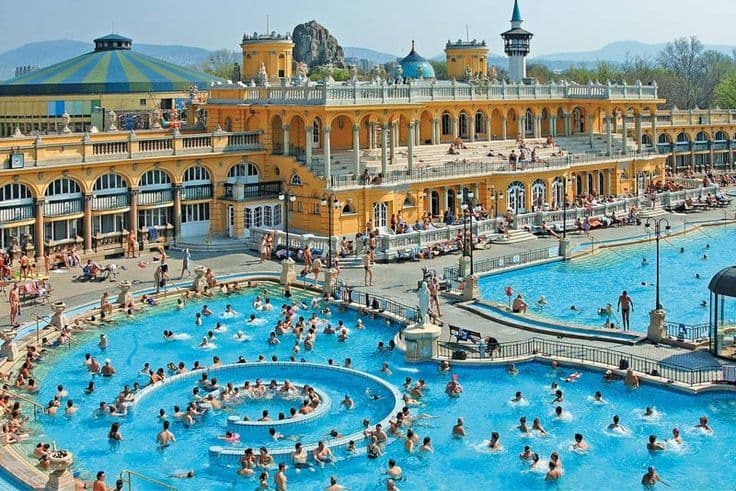 Baños Termales de Budapest 2026: Precios, Consejos y Cuál Elegir