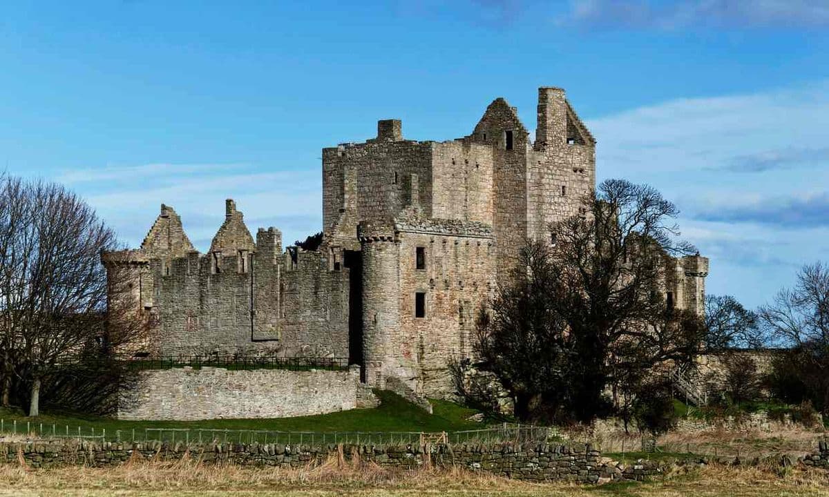 6-Day East Coast Castle Trail through Scotland & England - 2026 Guide - Imagen 1