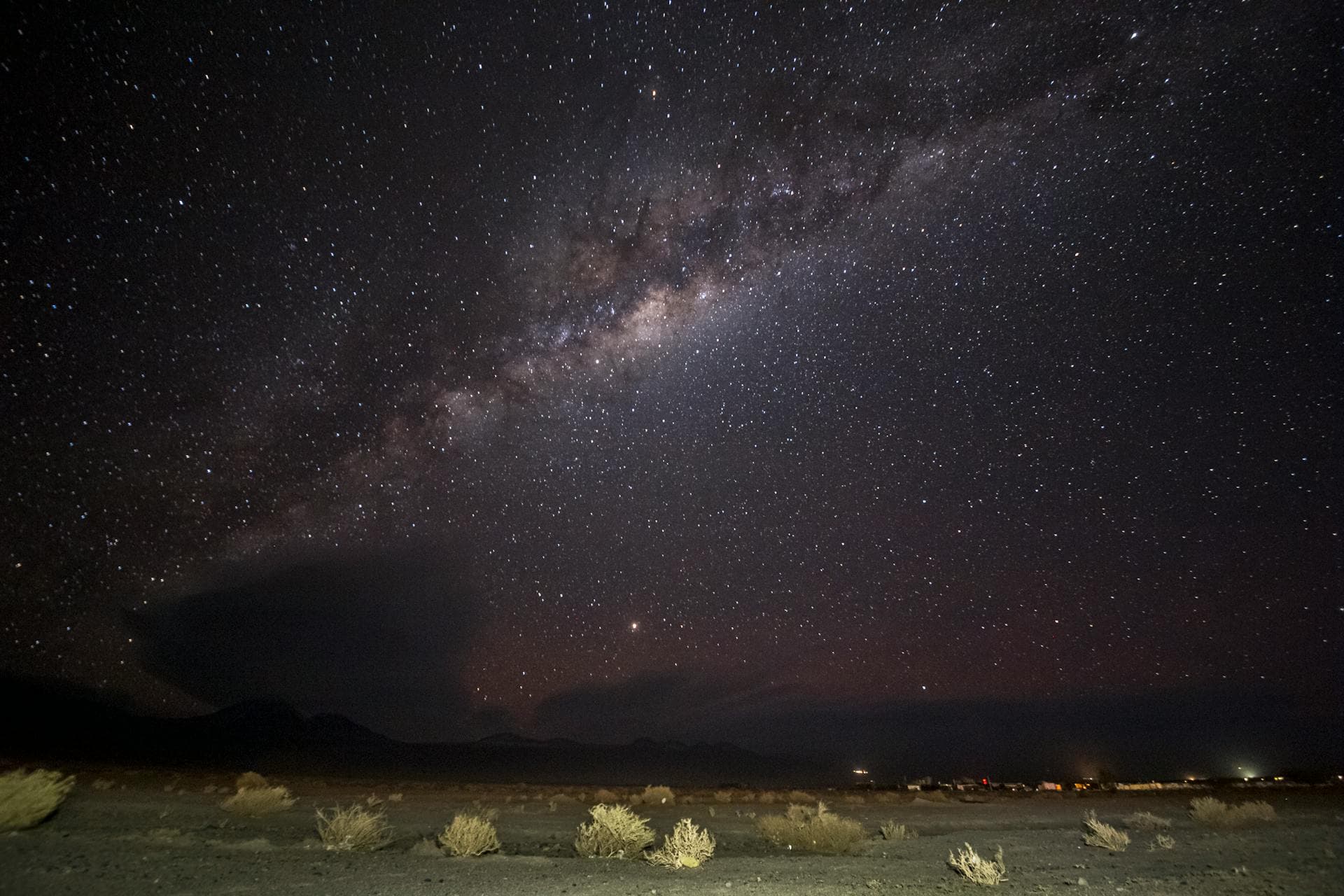 Atacama tiene los cielos más limpios del mundo. No te pierdas la oportunidad de observar galaxias y nebulosas a través de telescopios profesionales.