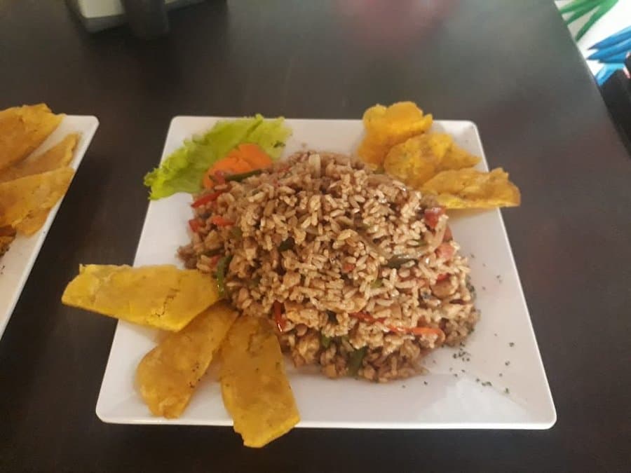 A plate of Cayeye, typical of Santa Marta, served with costeño cheese and hogao sauce.
