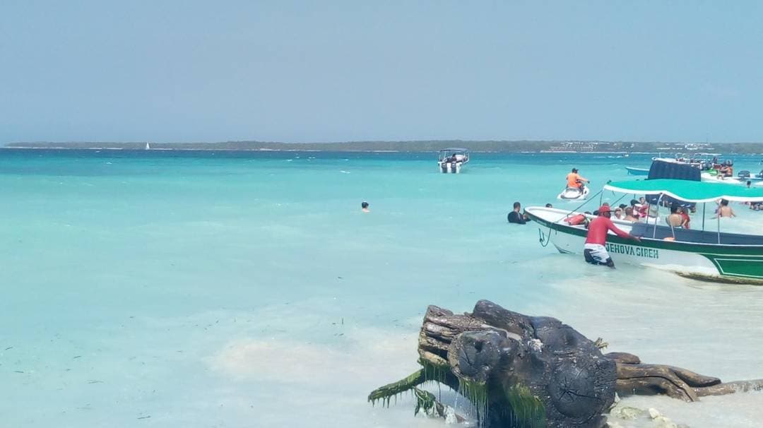 Turquoise waters and coral sand: Playa Blanca is the most famous paradise in Isla Barú, just 45 minutes from Cartagena.
