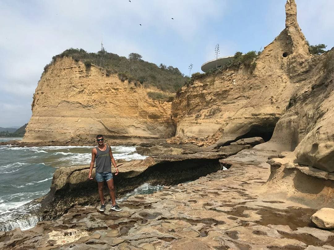 La Punta area in Montañita: a refuge for surfers and travelers seeking peace by the sea.