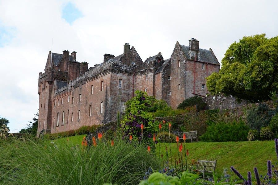 Vista del Castillo de Brodick, Escocia.
