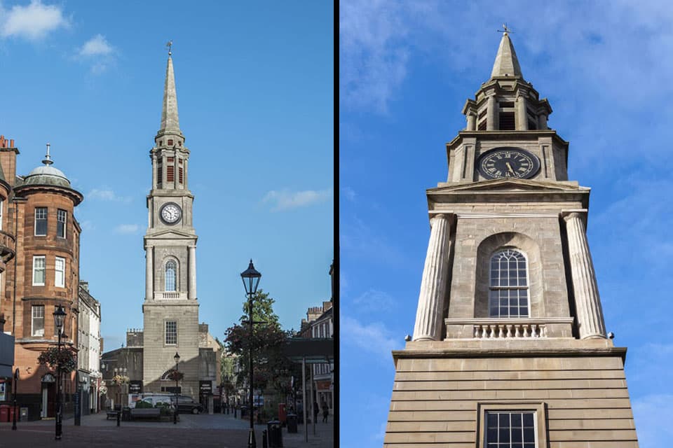 La histórica torre Falkirk Steeple ubicada en la calle principal peatonal de Falkirk.