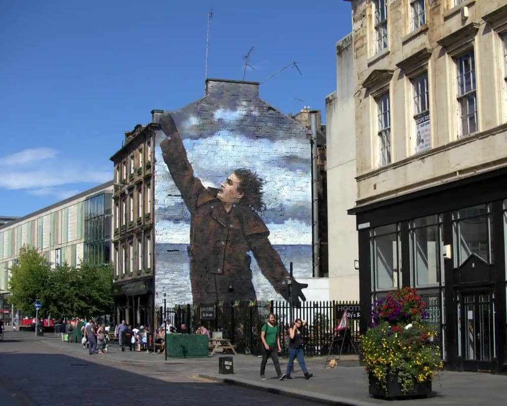 Mural gigante en el centro de Glasgow, Escocia.