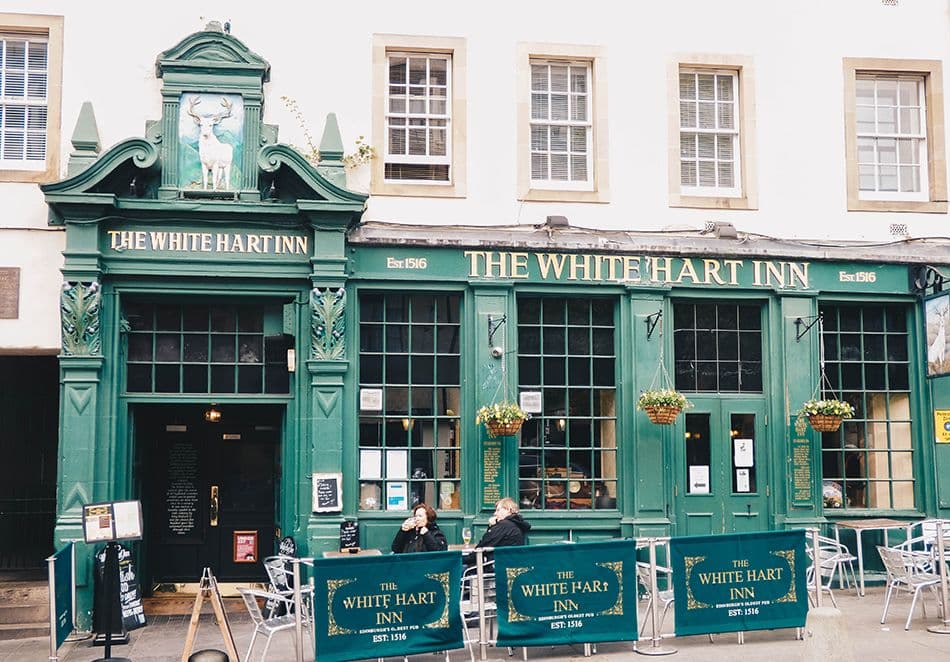 The White Hart Inn: pub fundado en 1516 ubicado en Grassmarket, Edimburgo, Escocia.