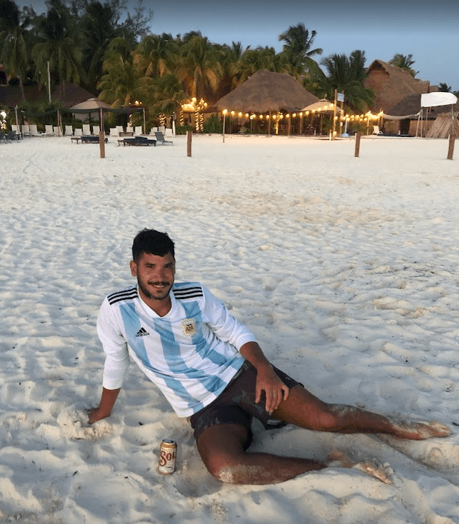 Isla Mujeres Travel Guide 2026: Best Beaches, Golf Carts, and Tips - Imagen 12