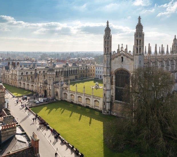 Universidad de Cambridge, Inglaterra.