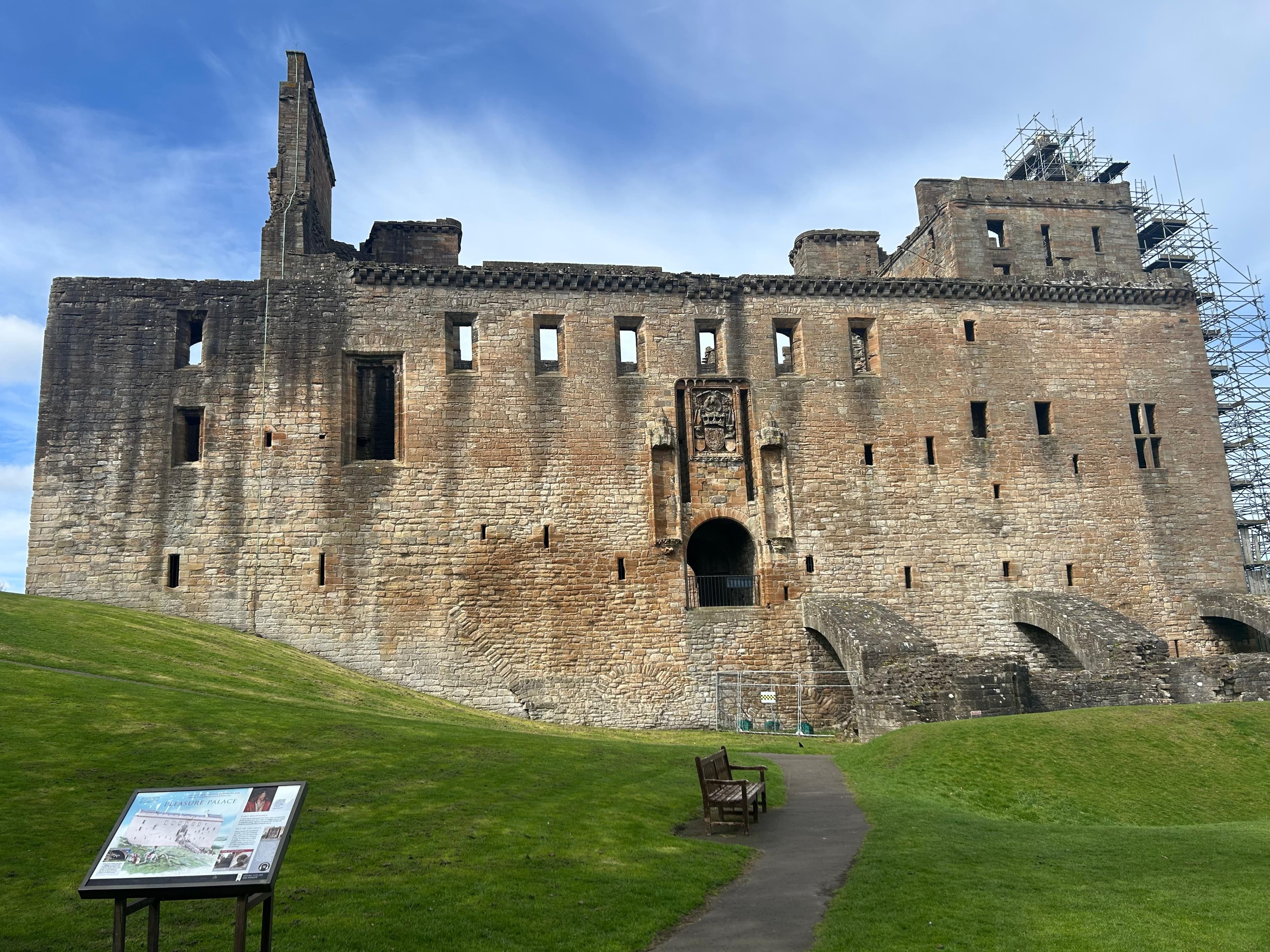 Exterior of Linlithgow Palace, mostly built from 1424 onward by order of James I. It was conceived as a luxurious 'pleasure palace' for the Stuart monarchs, rather than a military fortress.