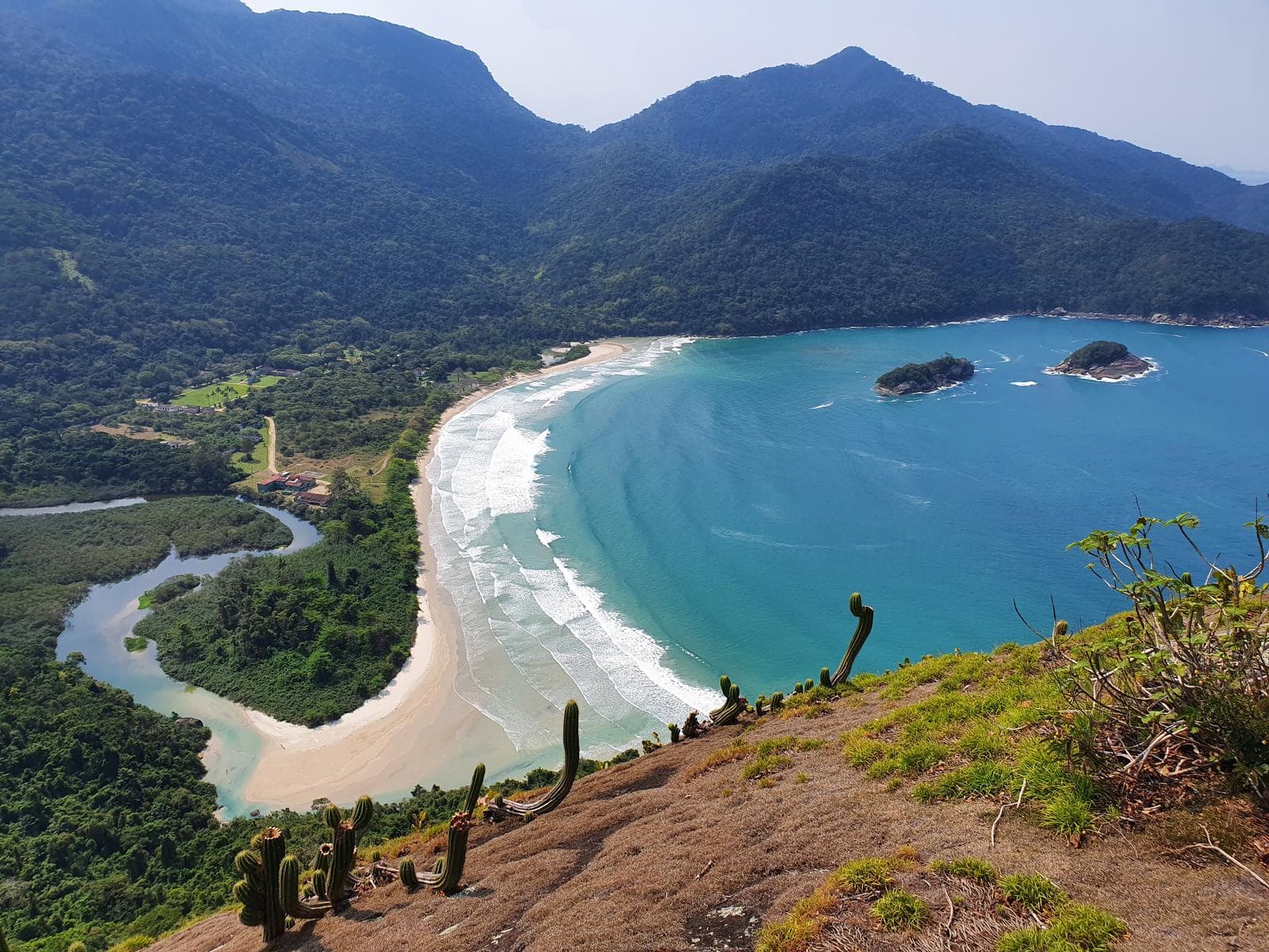 Praia da Parnaioca, Ilha Grande, Brasil.