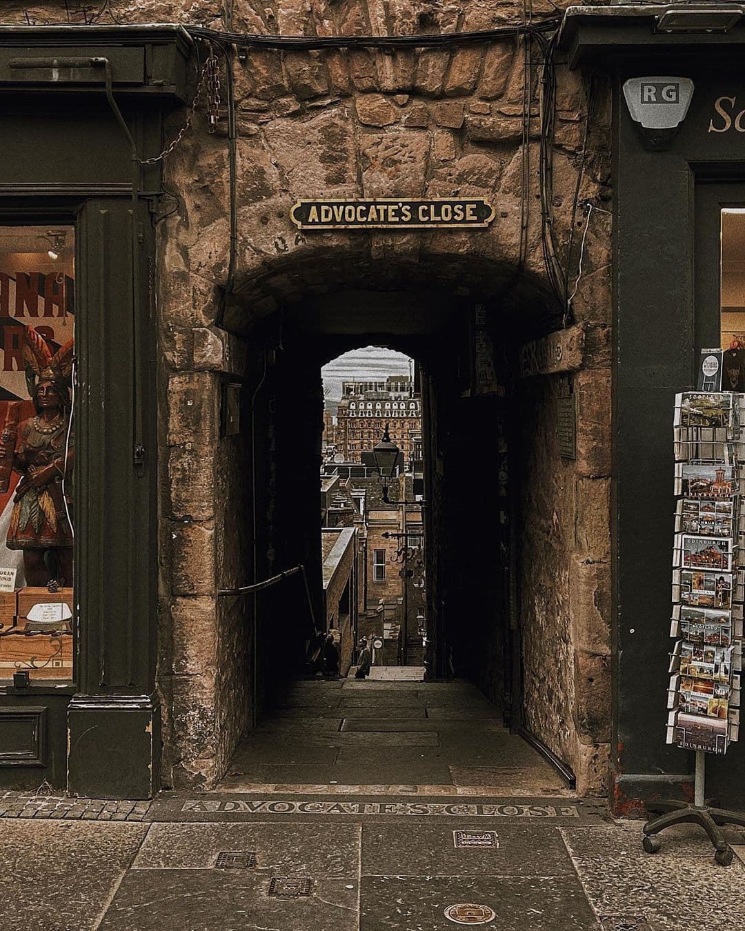 Advocate's Close en la Royal Mile de Edimburgo, Escocia.