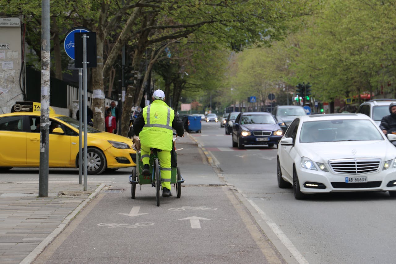 Vista urbana de las calles de Tirana.