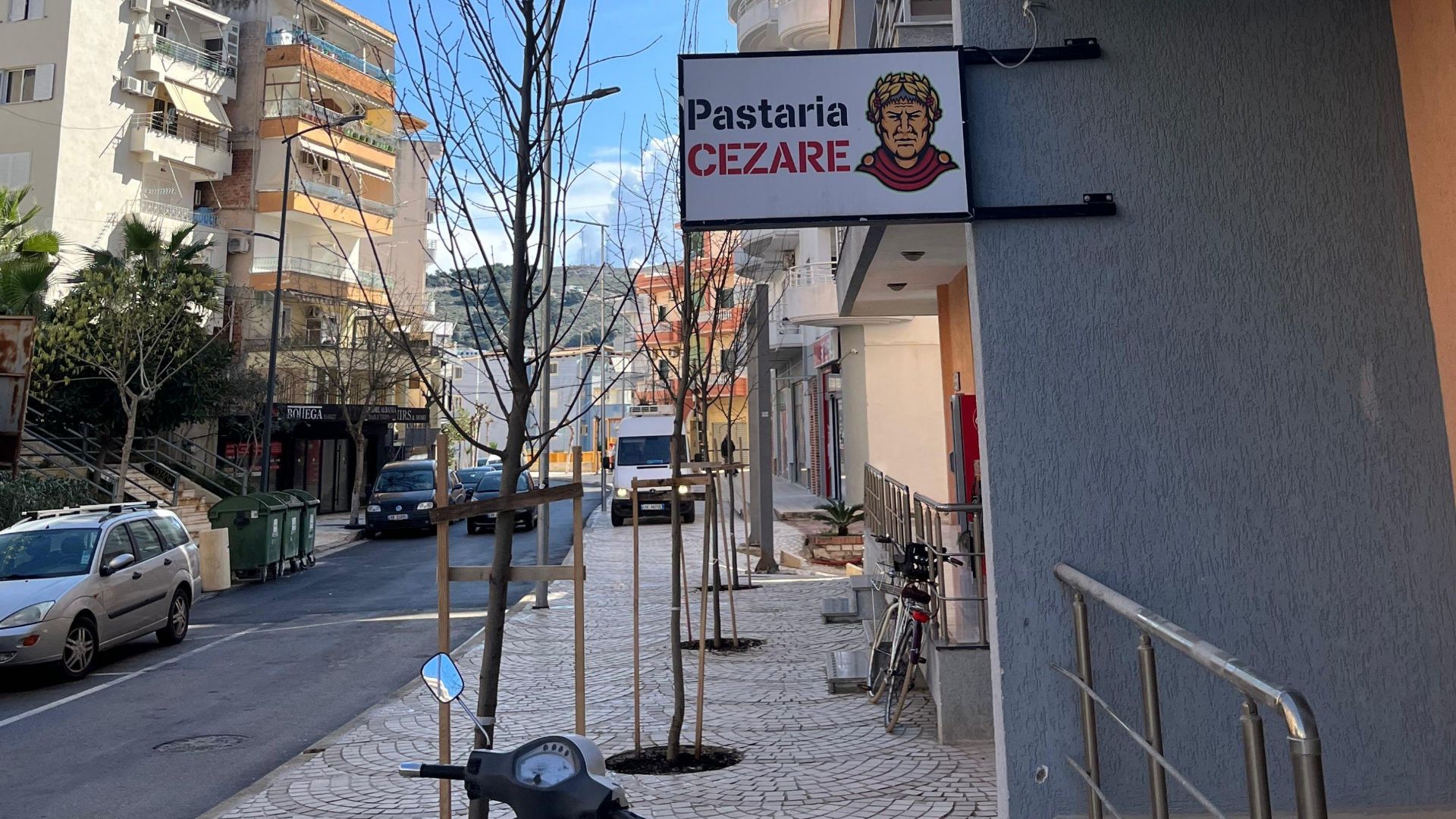 Vista urbana de Sarandë, en la costa de Albania, hay mucha influencia griega en la ciudad.