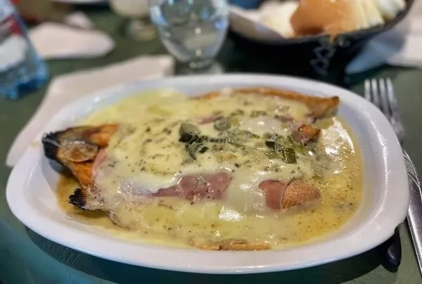 clásico de Bariloche. Trucha con salsa a base de crema.