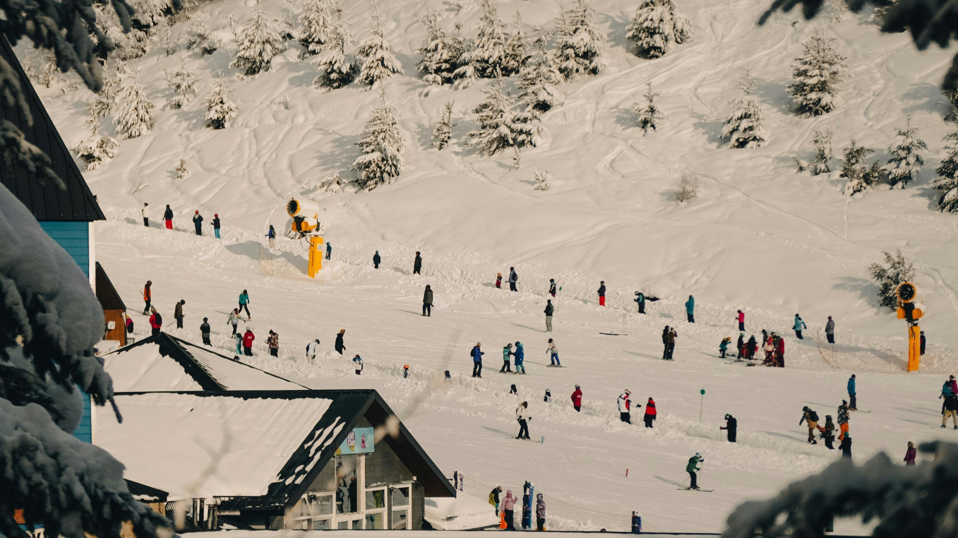 El Cerro Catedral, ubicado a 19 km de Bariloche, es el centro de actividades de montaña más grande de Sudamérica.