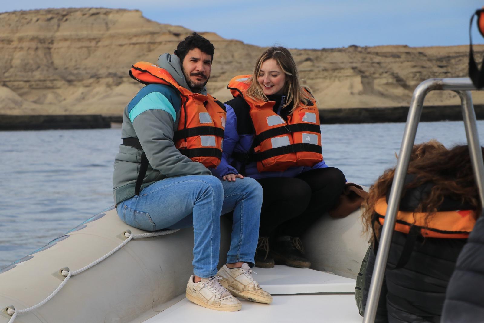 Las enbarcaciones para avistamiento de ballenas parten de Puerto Pirámides. El único pueblo dentro de la Península Valdés, Puerto Madryn, Argentina.