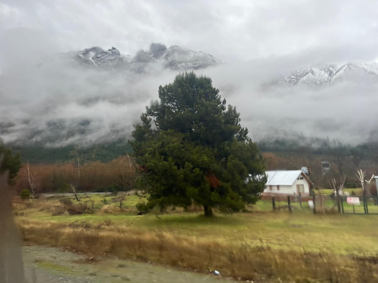 Cerro Tres Picos en Lago Puelo Chubut montaña más alta con glaciares colgantes.
