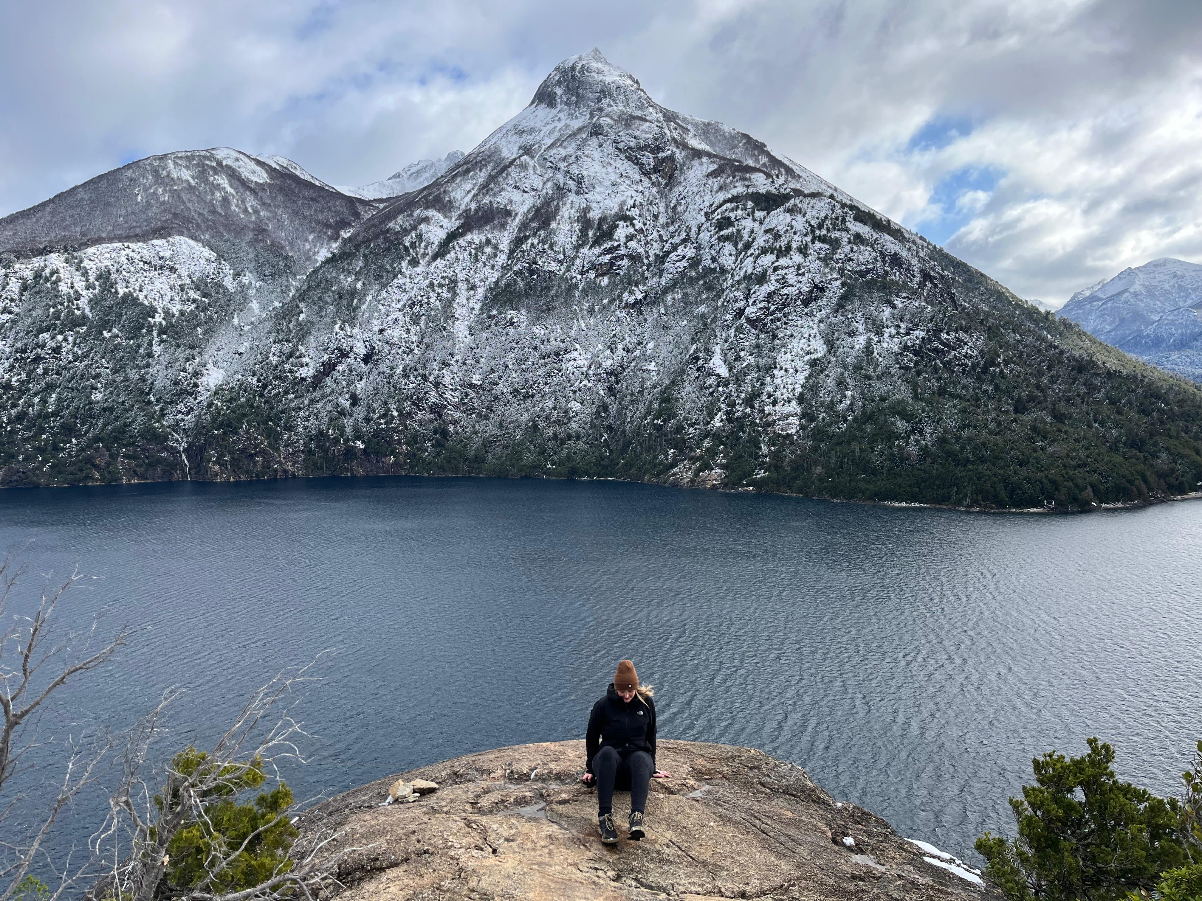 Desde el mirador se puede contemplar la ladera del Cero Capilla desde otro ángulo.
