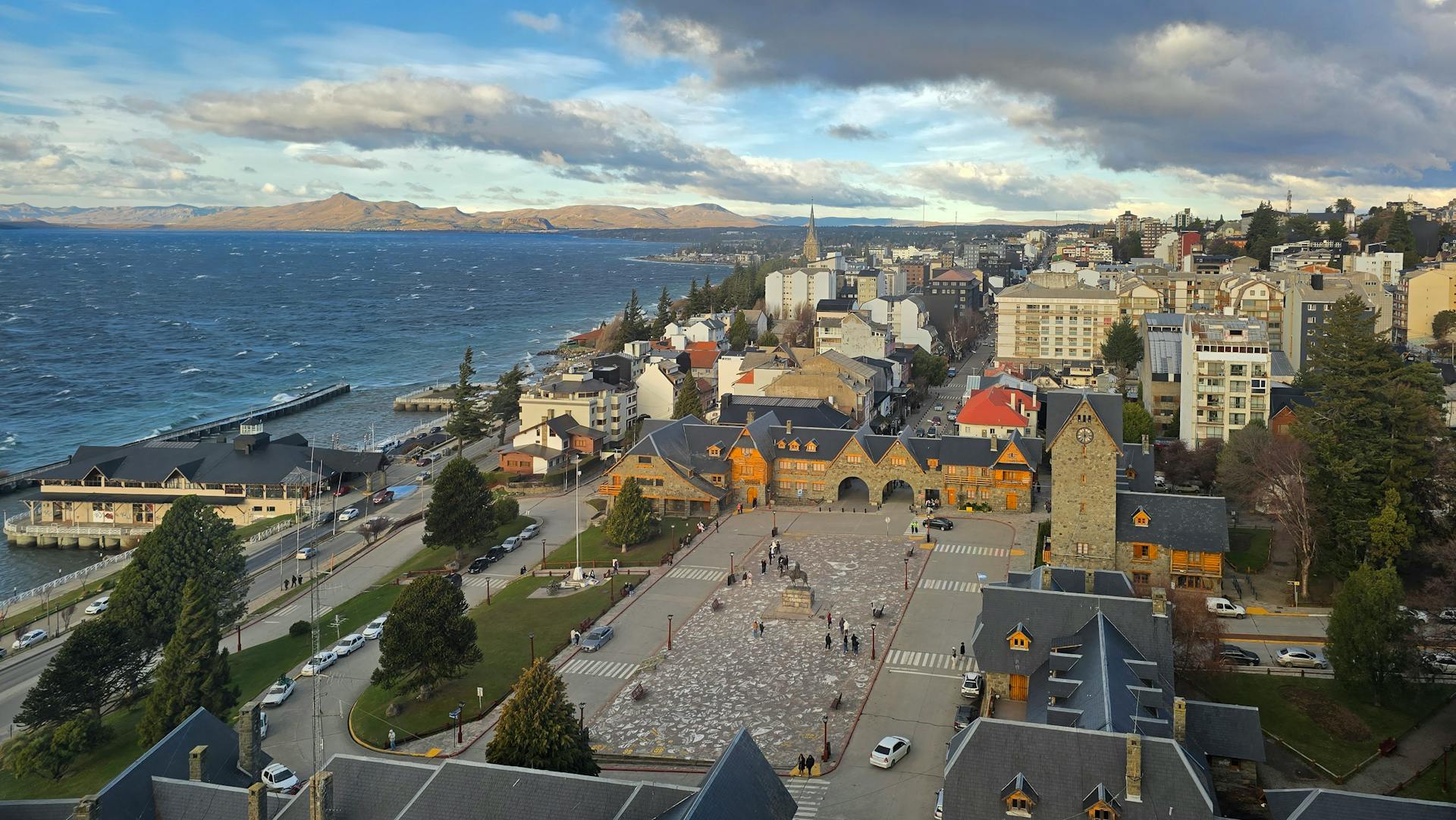 Vista del Centro Cívico de Bariloche, Argentina.