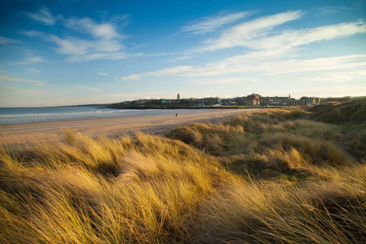 West Sands, quase 3 quilômetros de praia junto ao campo de golfe de St Andrews, Escócia.