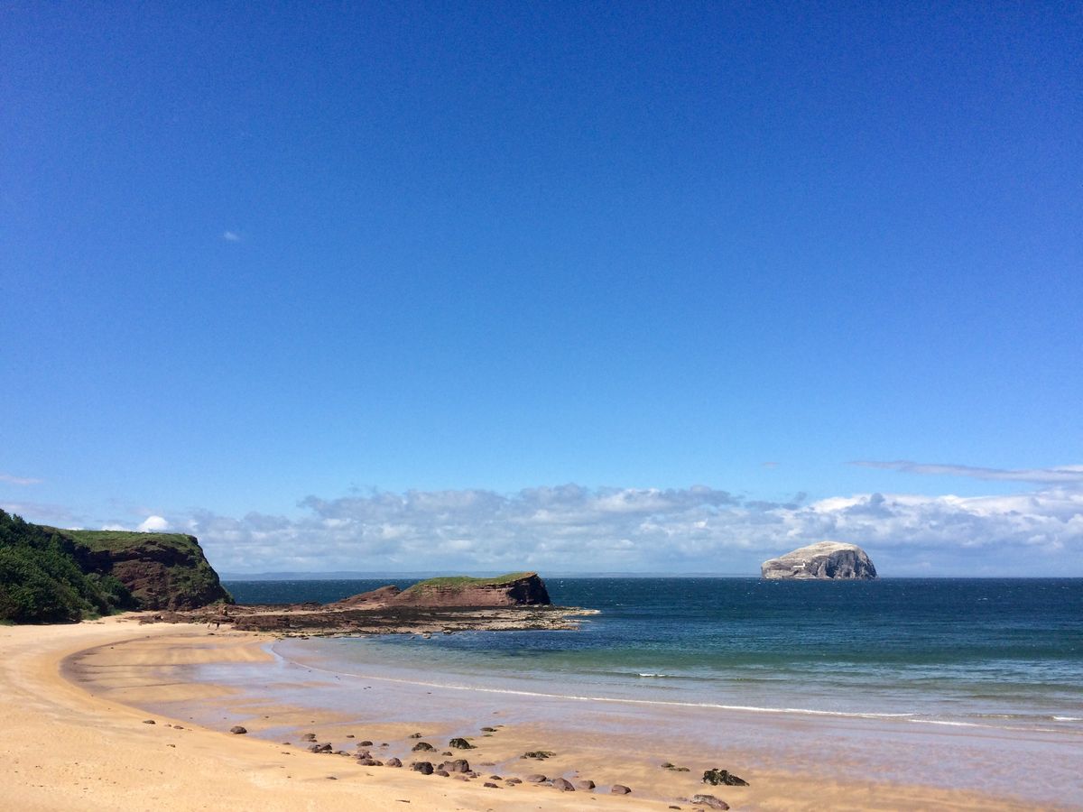 Seacliff Beach, a menos de uma hora de Edimburgo, Escócia.