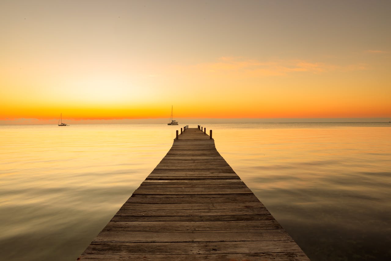 Atardecer en un muelle de Maya Beach, Belice.