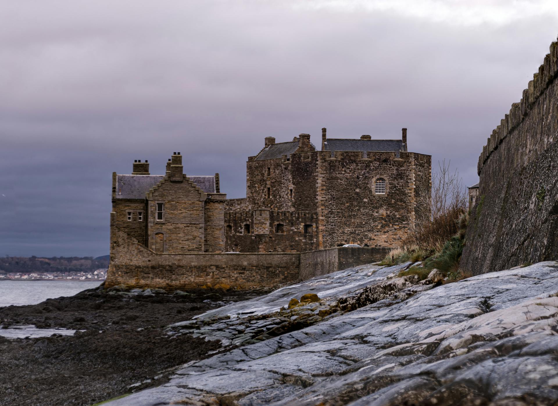 Blackness Castle stretching out into the waters of the Forth estuary. Its pointed silhouette has earned it the nickname of the ship that never sailed.