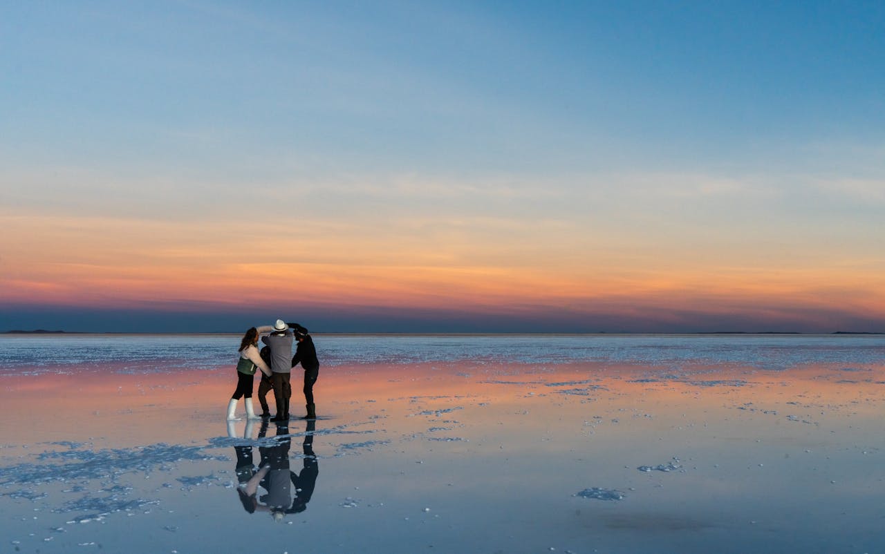 Salar de Uyuni durante la temporada de lluvias, efecto espejo, Bolivia.