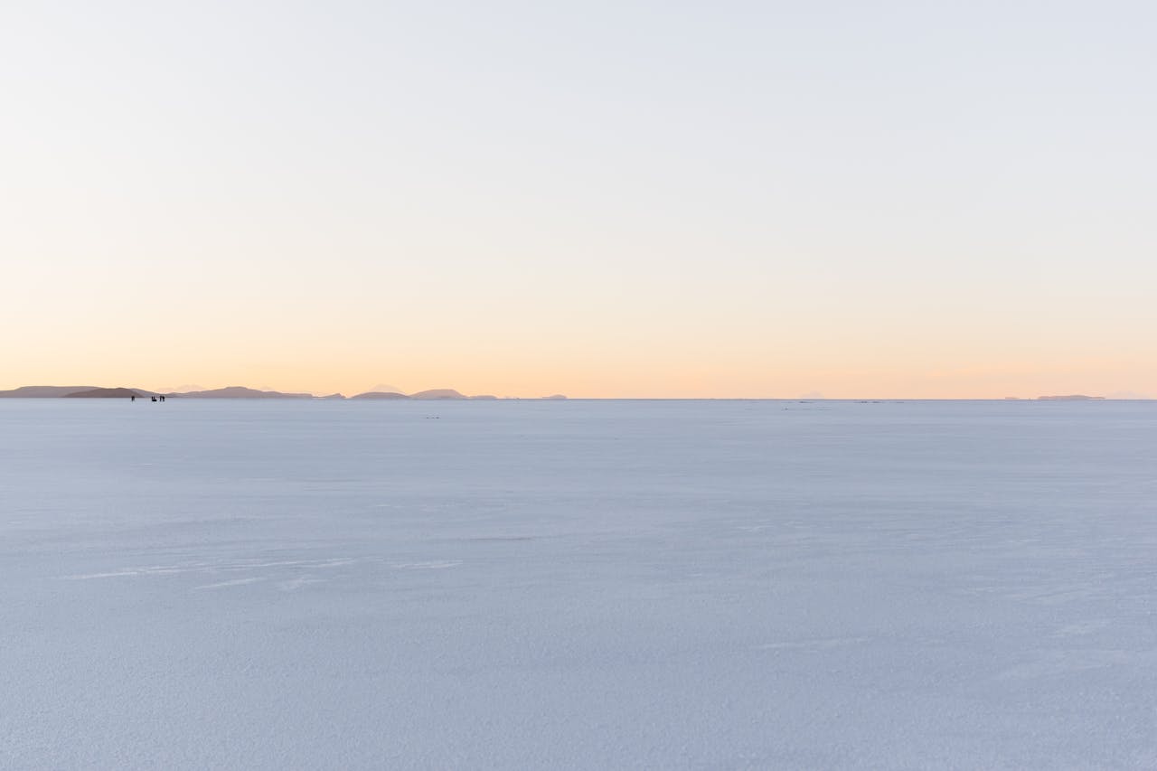El Salar de Uyuni es el resultado de un 'secado' épico que duró miles de años. No fue un solo evento, sino una serie de transformaciones de lagos prehistórico.