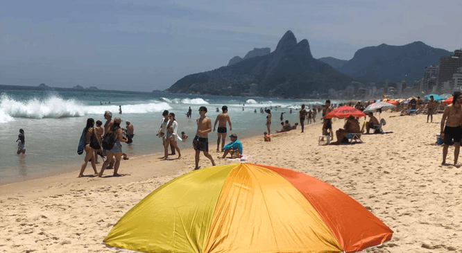 La icónica playa de Ipanema en Río de janeiro, Brasil.