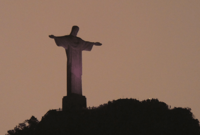 Imagen del Cristo Redentor, una de las Siete Maravillas del Mundo Moderno, tomada desde nuestra ventana, lo tuvimos durante dos meses allí. Río de Janeiro, Brasil.