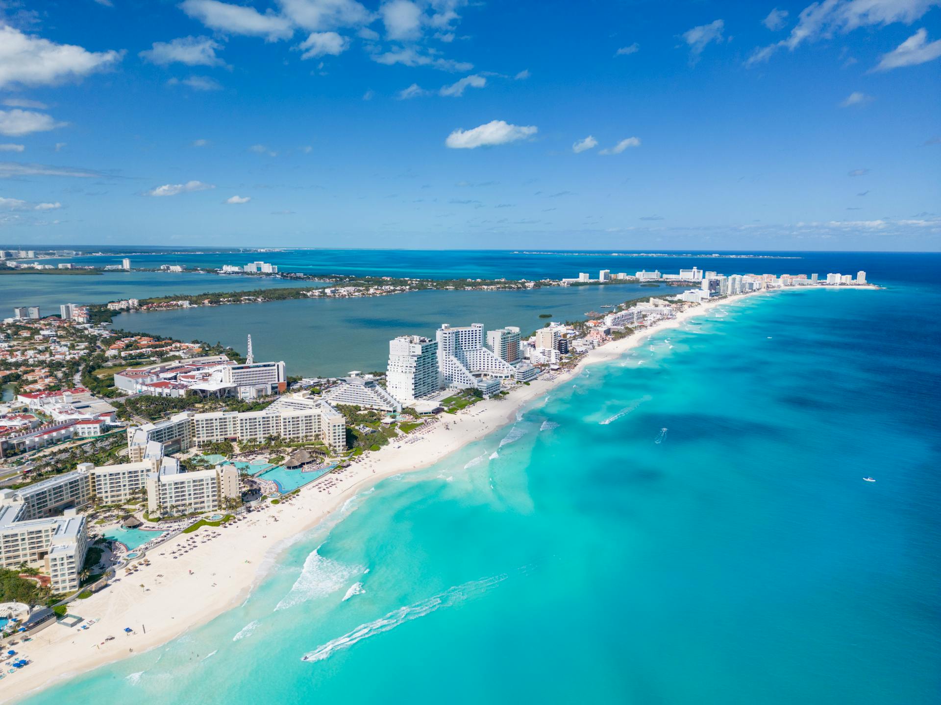 Vista panorámica de la costa de Cancún, Mexico.