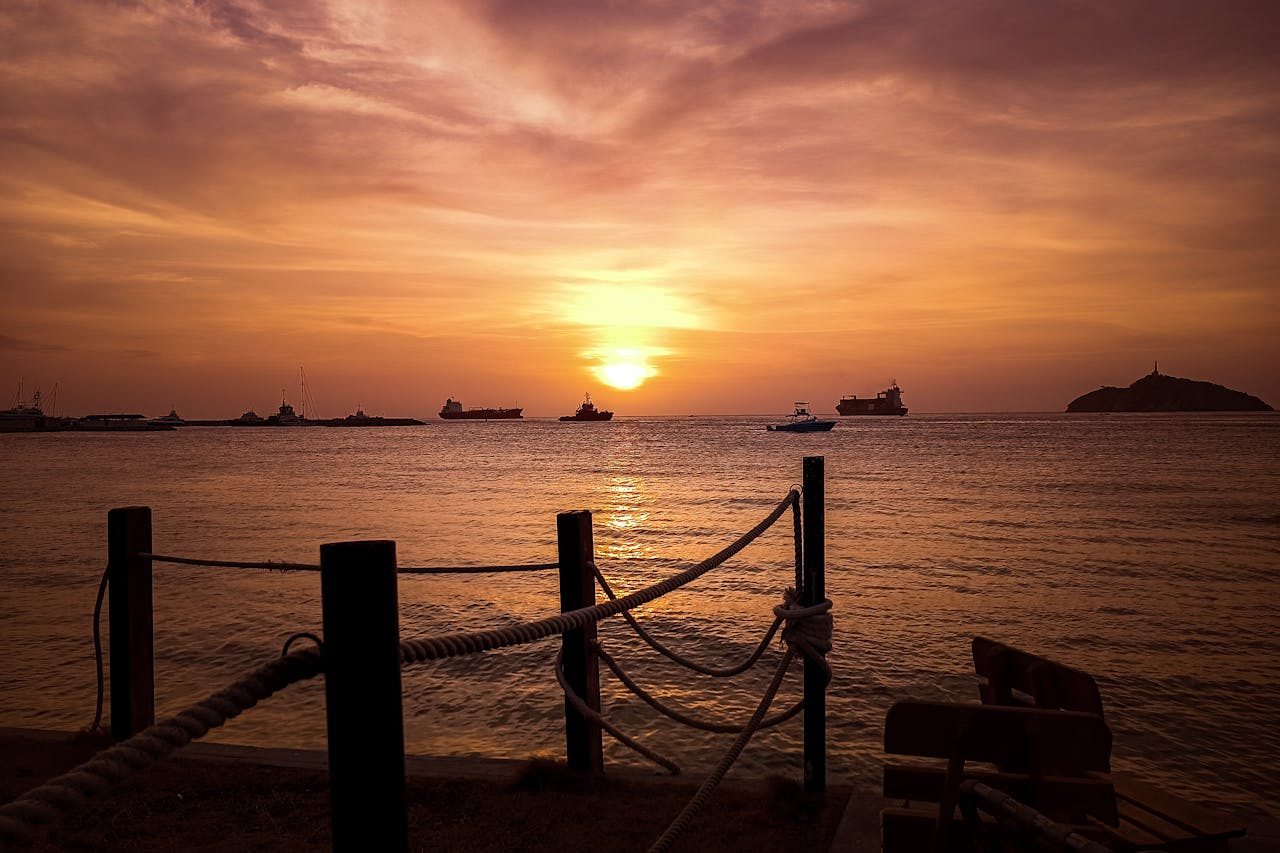 Atardecer en la playa de Santa Marta, Colombia.