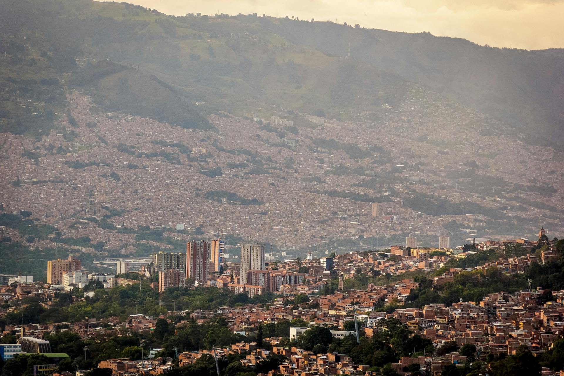 Vista panorámica de Medellín, Colombia. Esta increible ciudad me daba todo el tiempo la sensación de que era interminable, en el horizonte a lo lejos siempre había un poco más.