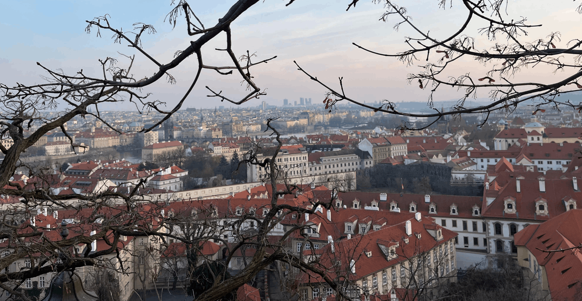 Vista de la Praga tomada desde lo alto de la ciudad.