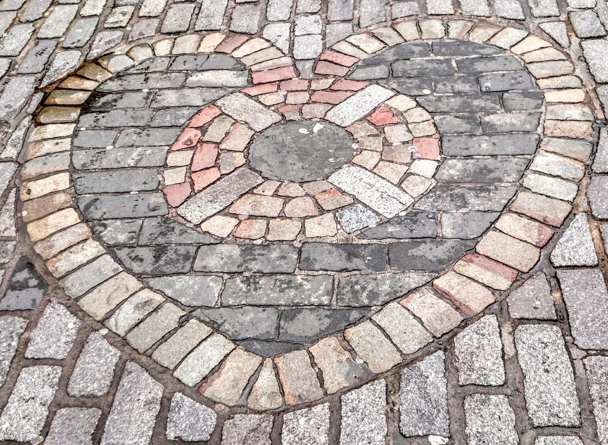 O Coração de Midlothian. Marca o local exato onde ficava a antiga prisão de Tolbooth em Edimburgo, Escócia.
