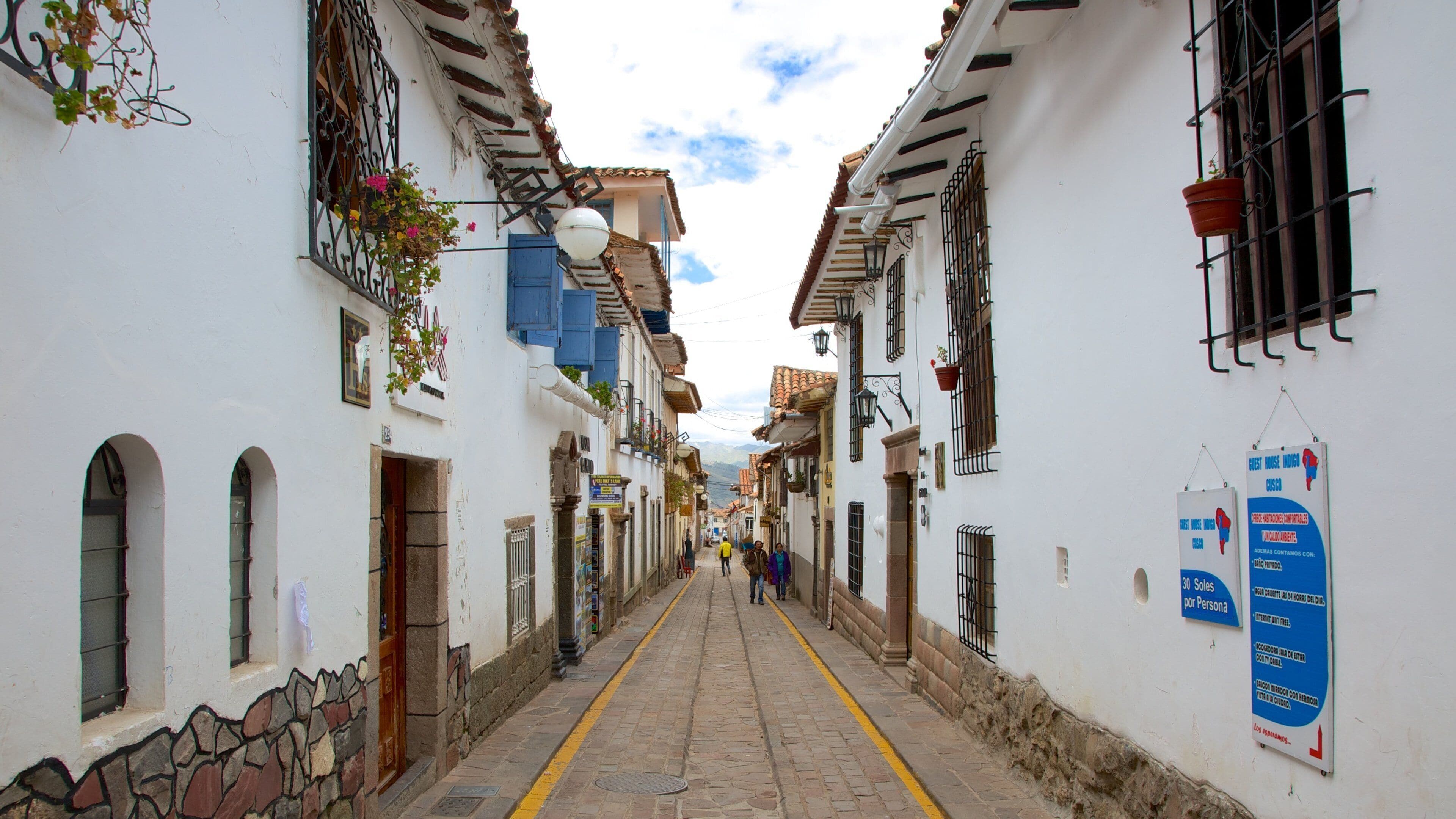 El Barrio de San Blas, conocido como el 'barrio de los artesanos', es uno de los lugares más encantadores, bohemios y artísticos de Cusco, ubicado a solo unos minutos a pie de la Plaza de Armas.