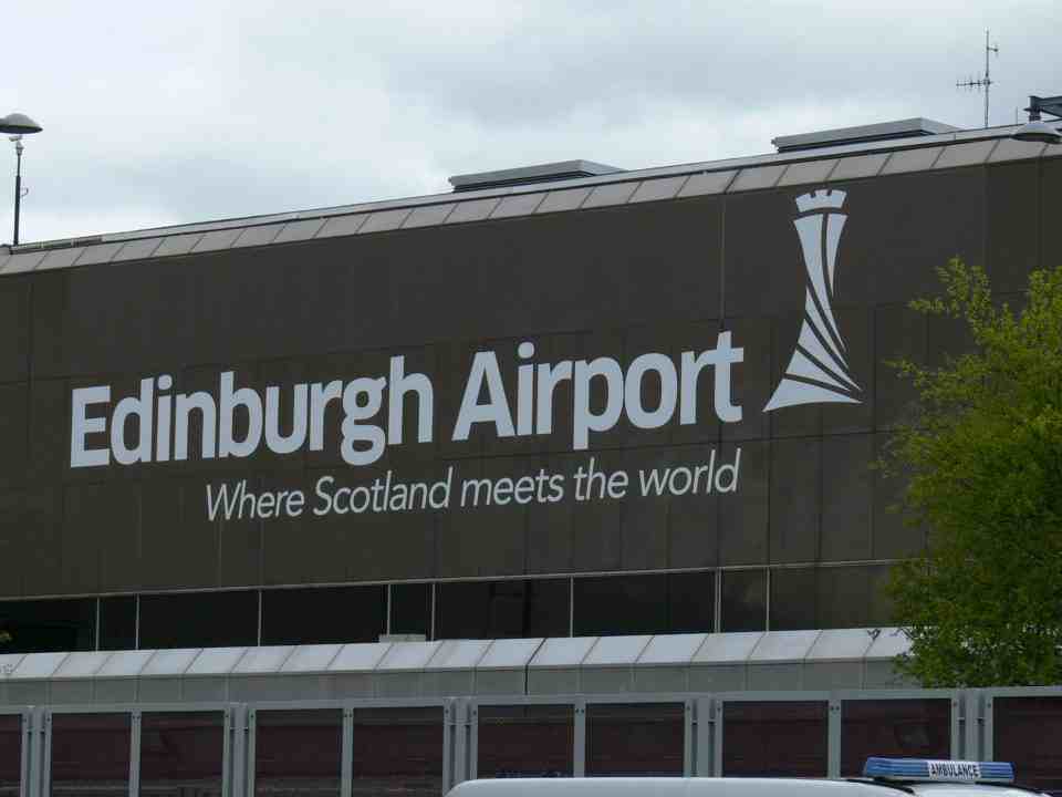 Como ir do Aeroporto de Edimburgo ao centro: Preços e opções 2026